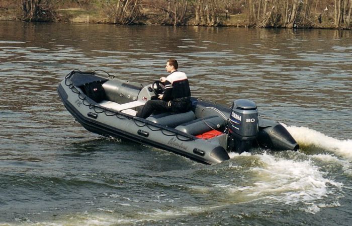 Професійний надувний човен Adventure Rubikon R-495