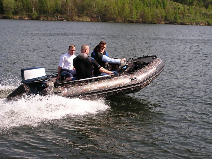 Професійний надувний човен Adventure Rubikon R-440